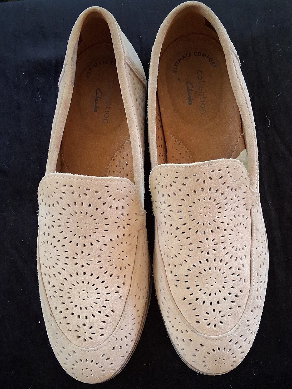 Clarks Women's Light Tan Perforated Suede Slip-On Loafers NWOT